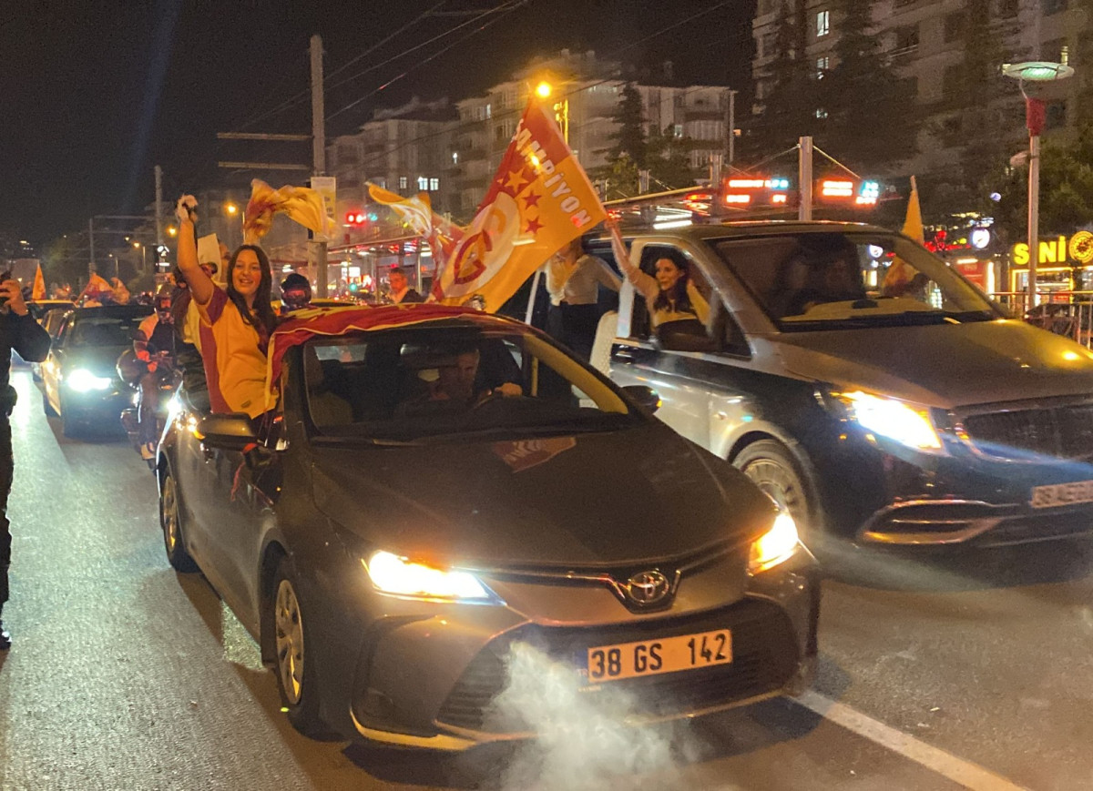 Galatasaray’ın şampiyonluğu Kayseri’de de kutlandı 