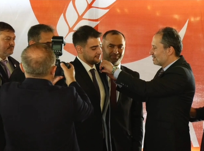 YRP Genel Başkanı Erbakan: “Kayseri’de 100’e yakın AK Partili kardeşimiz rozetlerini alarak Yeniden Refah Partisi’ne katılıyor” 